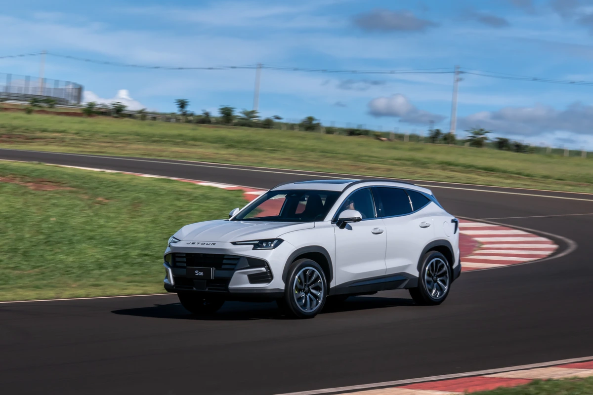 Jetour S06 tem pré-venda iniciada em fevereiro