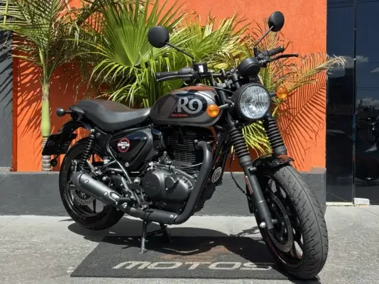 Royal Enfield Hunter 350 preta, com design clássico, ideal para quem busca estilo e desempenho até 30 mil reais.