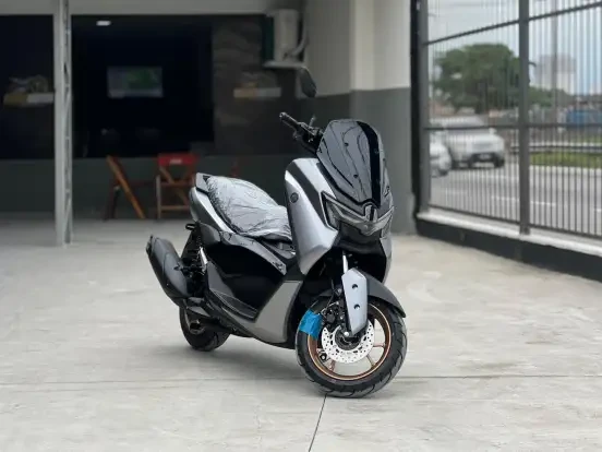 Yamaha NMAX Connected 160 ABS nova e moderna, ideal para quem busca mobilidade urbana com tecnologia e segurança, disponível por até 30 mil reais.