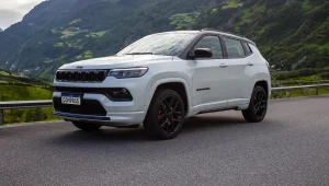 Jeep Compass Blackhawk 2026 agora é flex