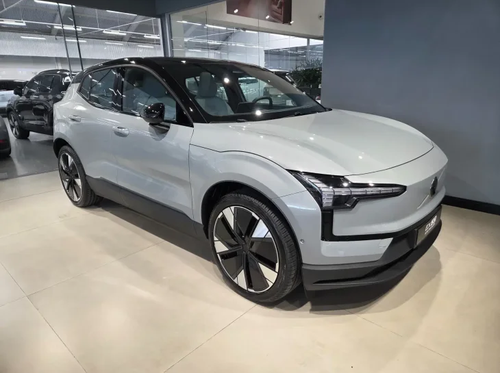 Volvo EX30 de 428 cv chega por R$ 309.950