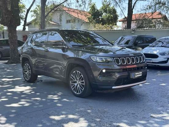 Jeep Compass, com design moderno e acabamento refinado, ideal para quem busca SUV de qualidade por até 200 mil reais.