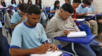 Curso teórico da CNH pode integrar grade curricular do ensino médio