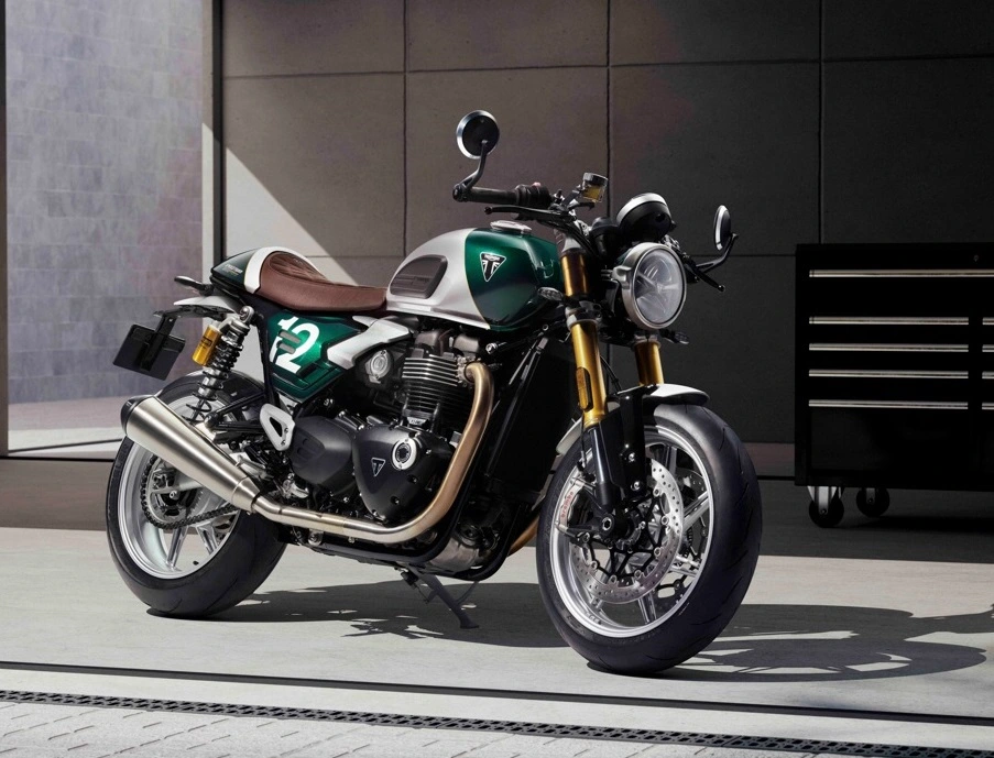 Triumph Speed Twin 1200 Cafe Racer 11