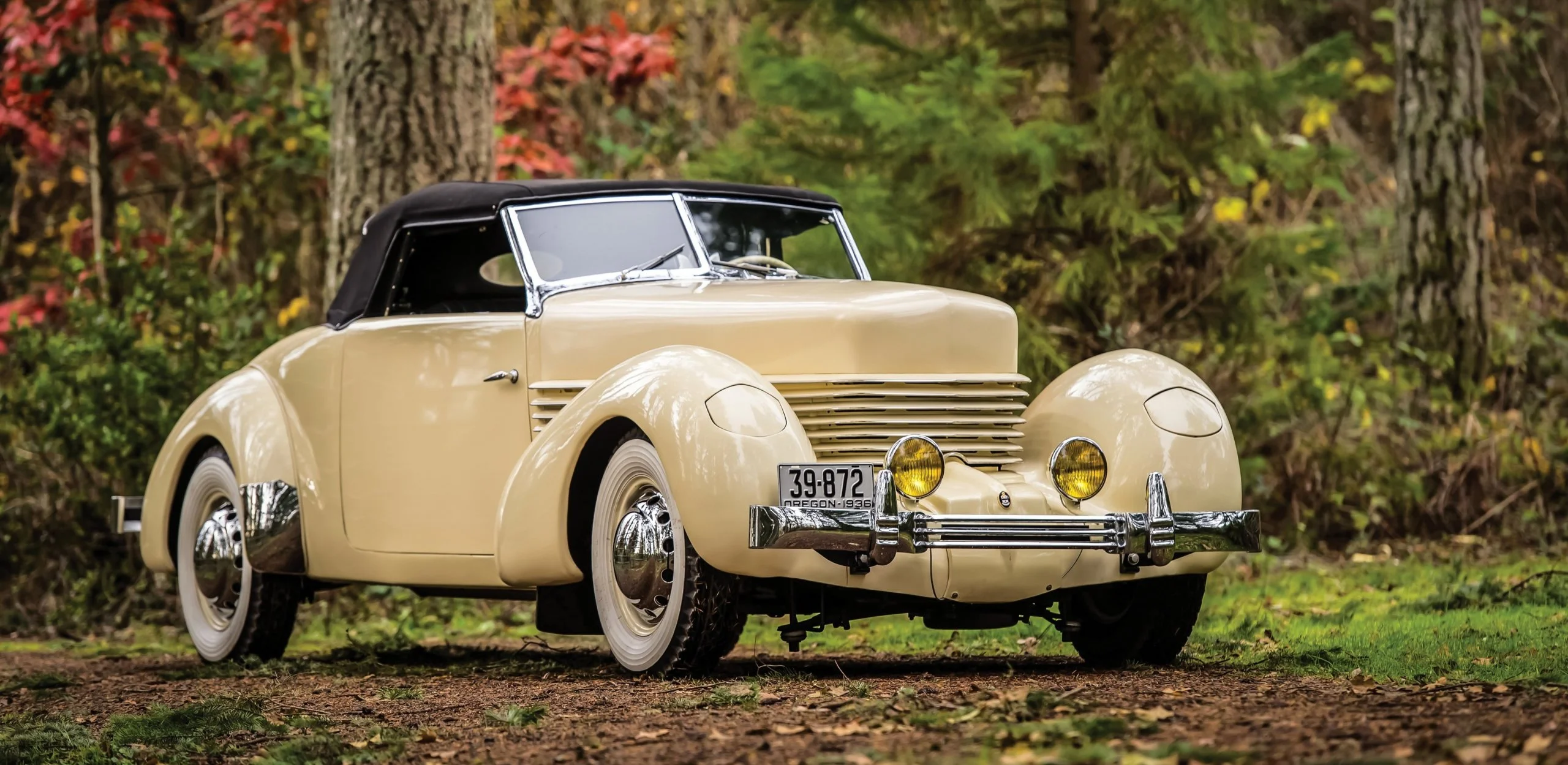 Cord 810 De 1936 Com Faróis Amarelos