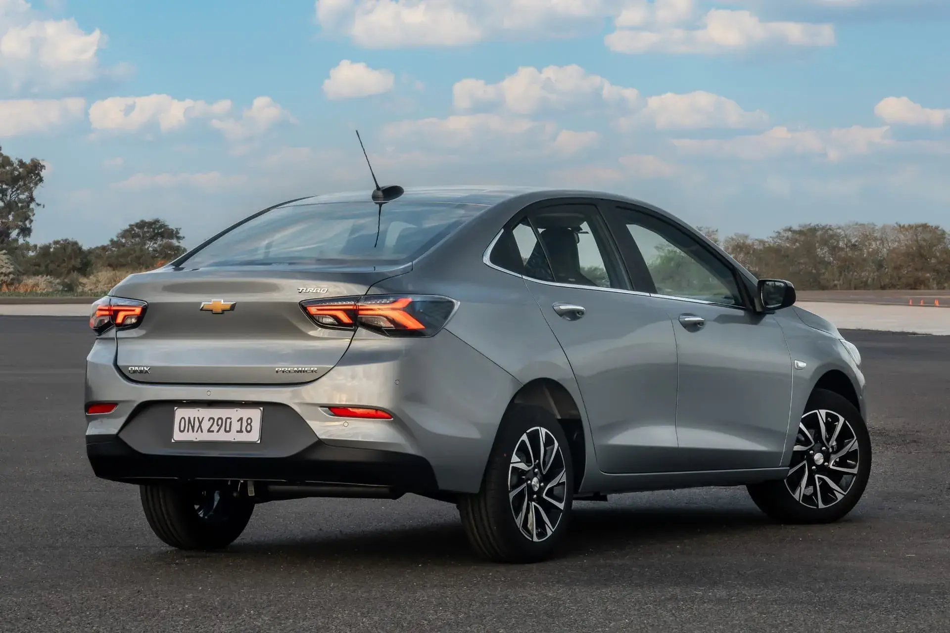 Onix Plus é o sedã mais vendido do Brasil