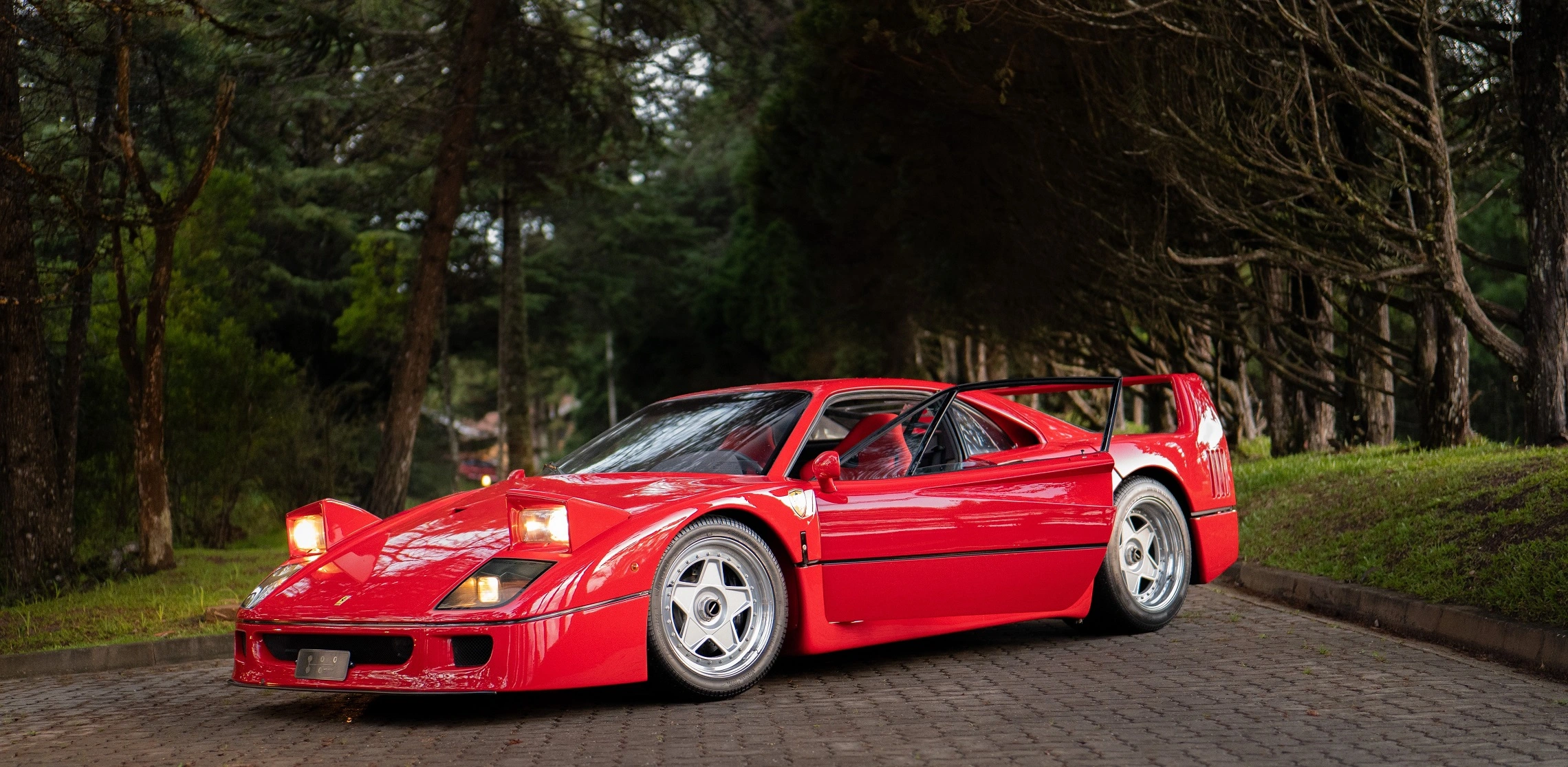 Ferrari F40 E F50 No Museu Carde 3