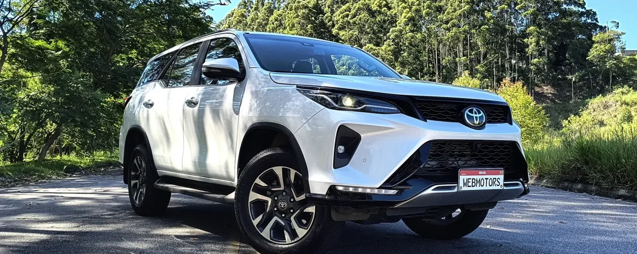 Qual foi a cor de carro mais buscada em 2025?