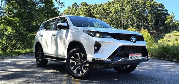 Qual foi a cor de carro mais buscada em 2025?