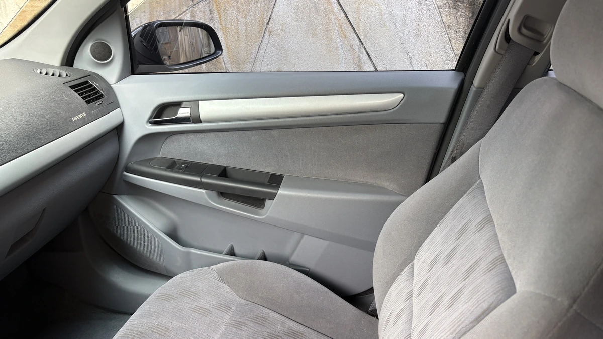 Escolha pelo carro usado pode fazer você ter um carro que vai além do plástico rígido e tecido simples nos bancos