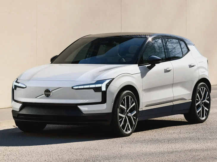 Volvo EX30 terá versão menos potente