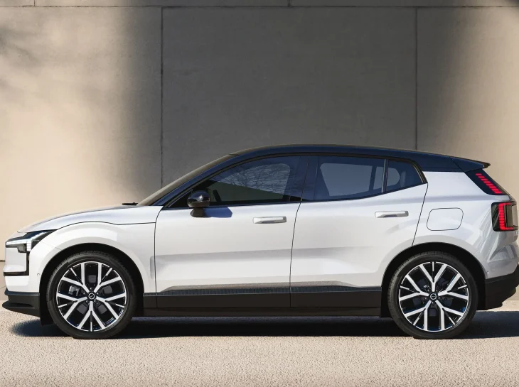 Risco de incêndio em bateria afeta Volvo EX30