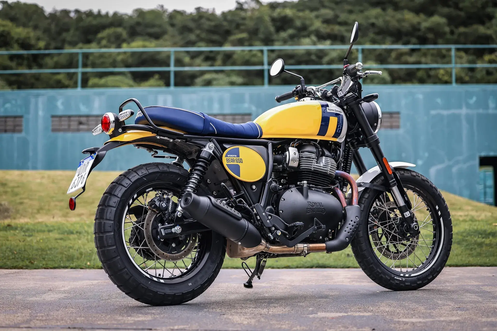 Royal Enfield Bear 650 Estáticas (4)