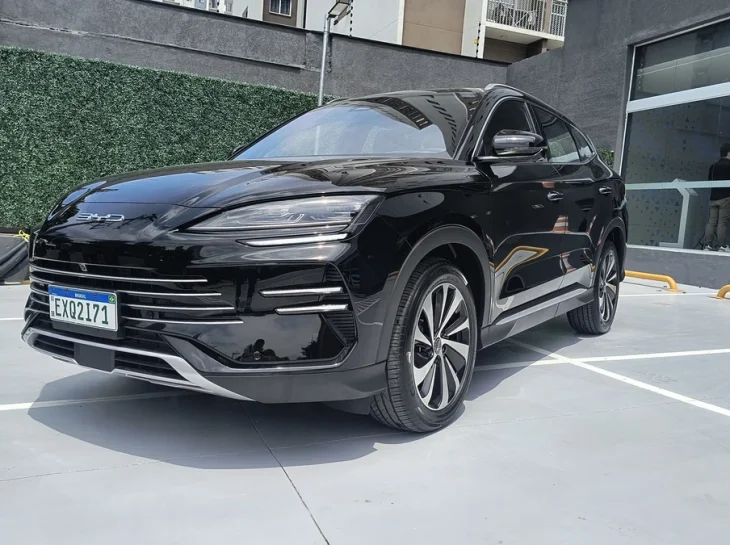BYD lança Atto 8 e Song Plus 2027