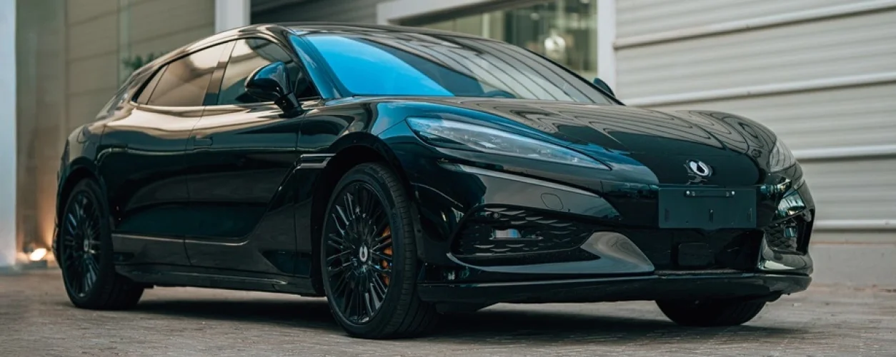 Denza, a marca de carros premium da BYD, terá carregadores ultrarrápidos