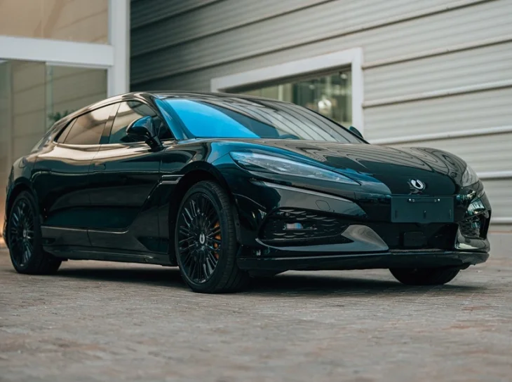 BYD anuncia carregador com carga absurda no Brasil