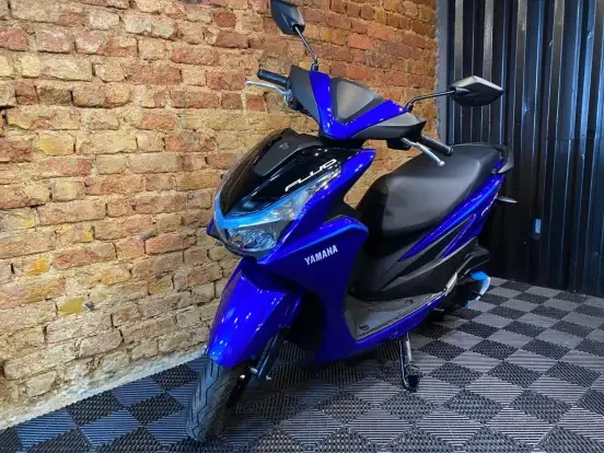 Moto Yamaha Fluo 125 Hybrid Connected ABS disponível por até 18 mil reais, em excelente estado, na cor azul, ideal para quem busca economia e tecnologia.