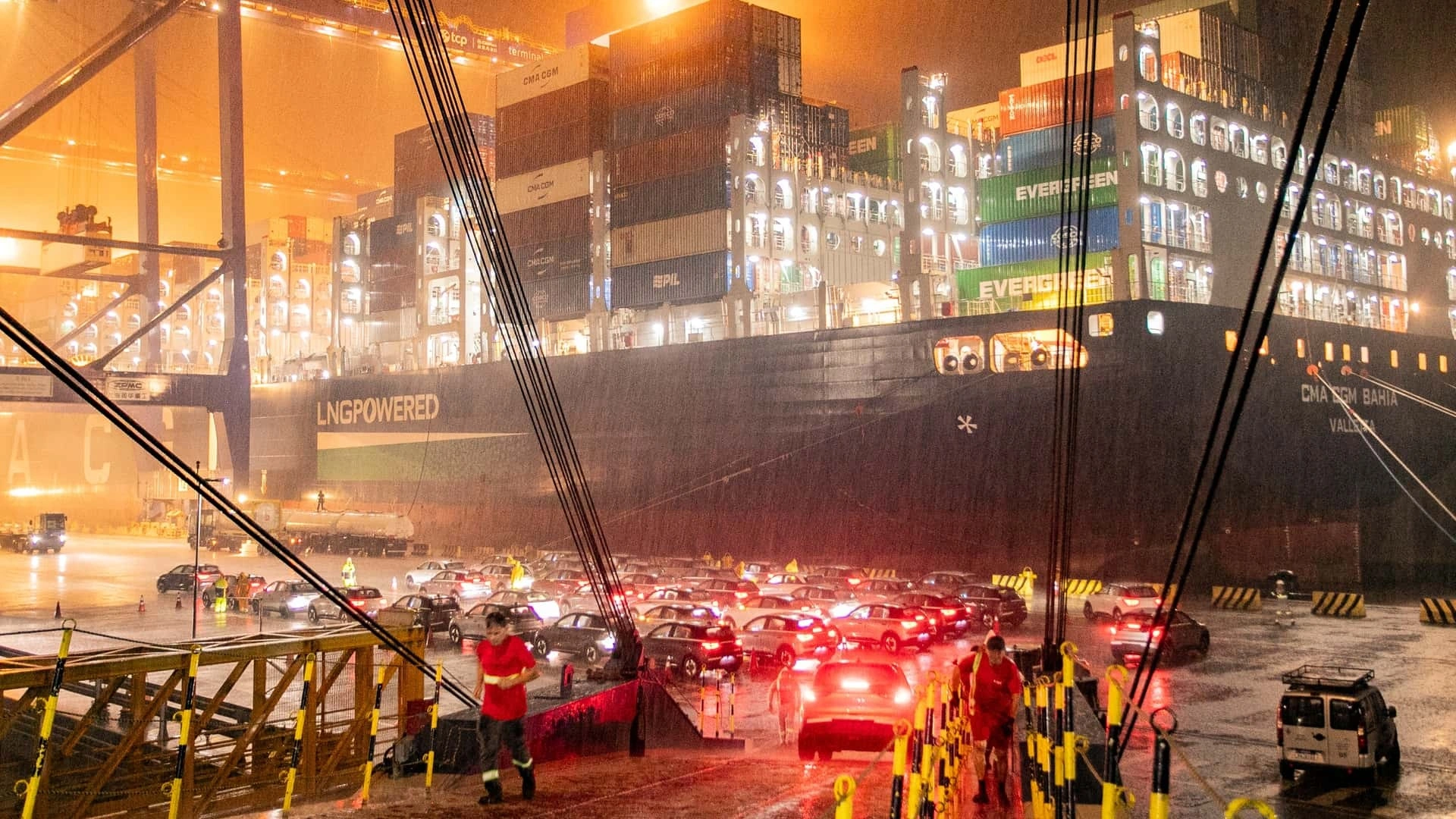Desembarque De Carros Da Geely Em Paranaguá (pr) 3