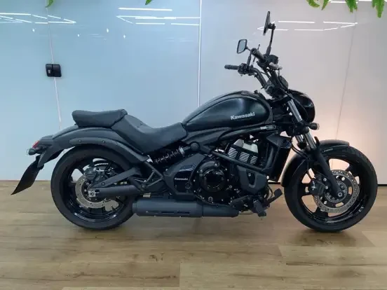 Imagem da motocicleta Kawasaki Vulcan S ABS até 40 mil, preta, com design robusto e moderno, ideal para quem busca performance e estilo na rua.