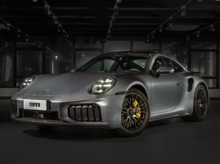 Híbrido, novo Porsche 911 Turbo S chega ao Brasil