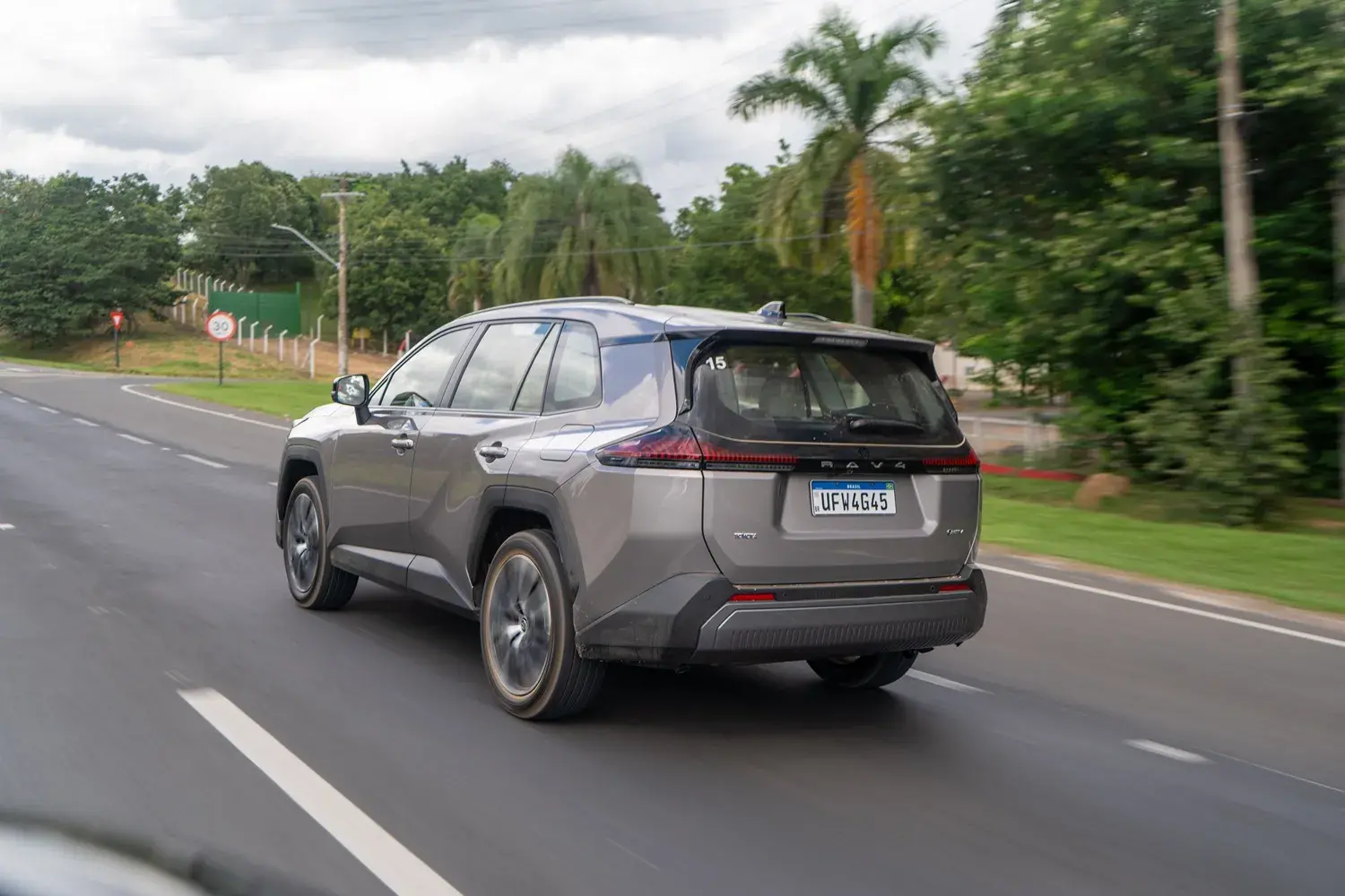 Novo RAV4, SUV médio da Toyota mais vendido do mundo, chega ao Brasil em maio de 2026