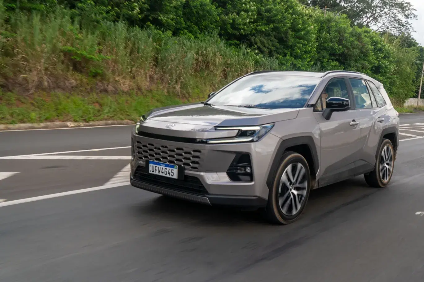 Novo RAV4, SUV médio da Toyota mais vendido do mundo, chega ao Brasil em maio de 2026