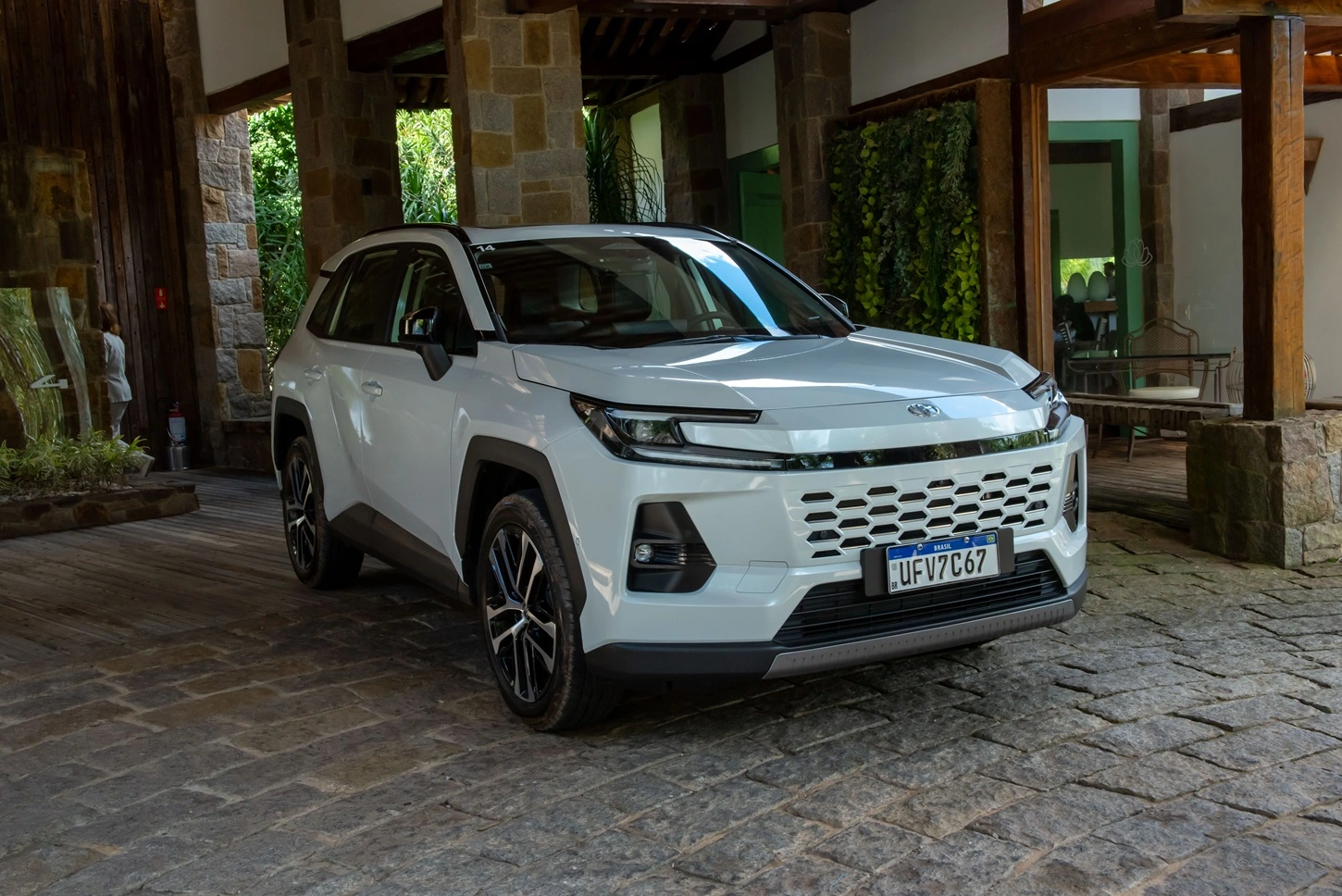 Novo RAV4, SUV médio da Toyota mais vendido do mundo, chega ao Brasil em maio de 2026