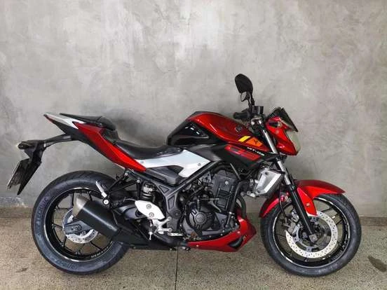 Imagem da Yamaha MT-03 vermelha e preta, motor esportivo, ideal para quem busca motocicleta até 50 mil reais, com design moderno e desempenho excelente.