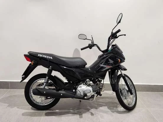 Imagem da Honda Pop 110i preta, ideal para quem busca uma moto econômica até 15 mil reais, com design moderno e excelente performance urbana.