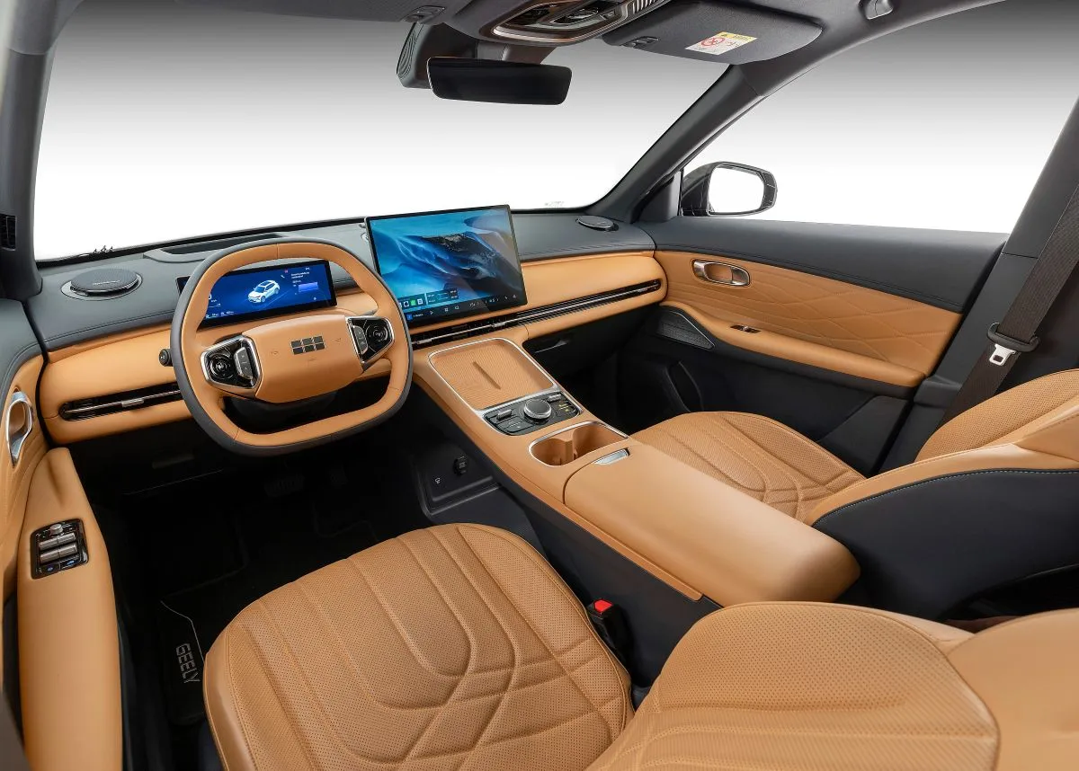 Geely EX5 EM-i tem acabamento refinado suv médio