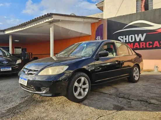 Honda Civic sedan em bom estado à venda por até 25 mil reais, ideal para quem busca carro confiável com bom desempenho. Ótima oportunidade de compra.