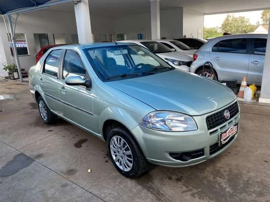Fiat Siena usado à venda por até 30 mil reais em bom estado de conservação, confortável, compacto e econômico, perfeito para o dia a dia.