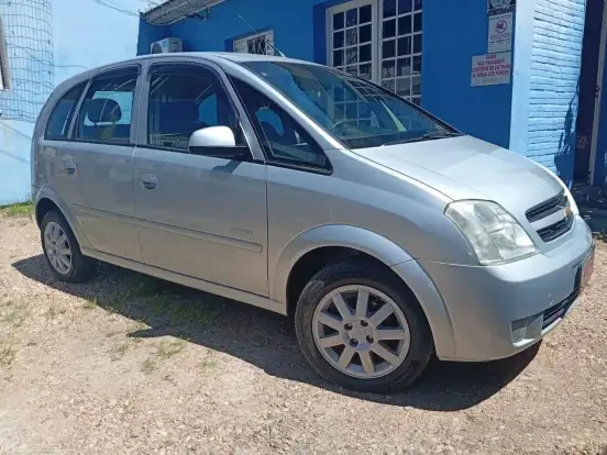 Carro Chevrolet Meriva usado à venda por menos de 30 mil reais, ótimo para quem busca um veículo compacto e econômico.