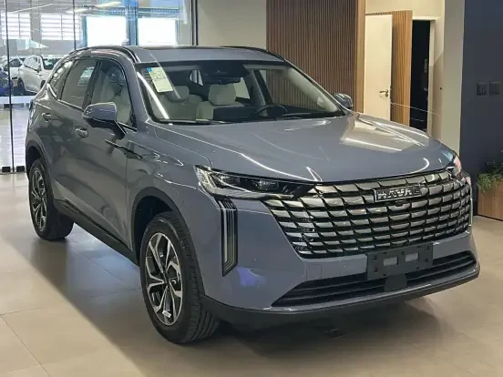 Novo GWM HAVAL H6 2024 em showroom, destaque para seu design moderno e tecnologia avançada, ideal para quem busca SUV de alto desempenho até 280 mil.
