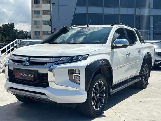 Mitsubishi L200 Triton branca nova em excelente estado, disponível para venda até 280 mil. Ideal para quem busca desempenho e robustez.