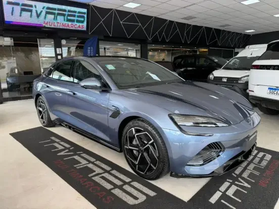 Novo BYD SEAL no showroom, destaque para design moderno e preço até 280 mil, ideal para quem busca tecnologia avançada e performance de ponta.