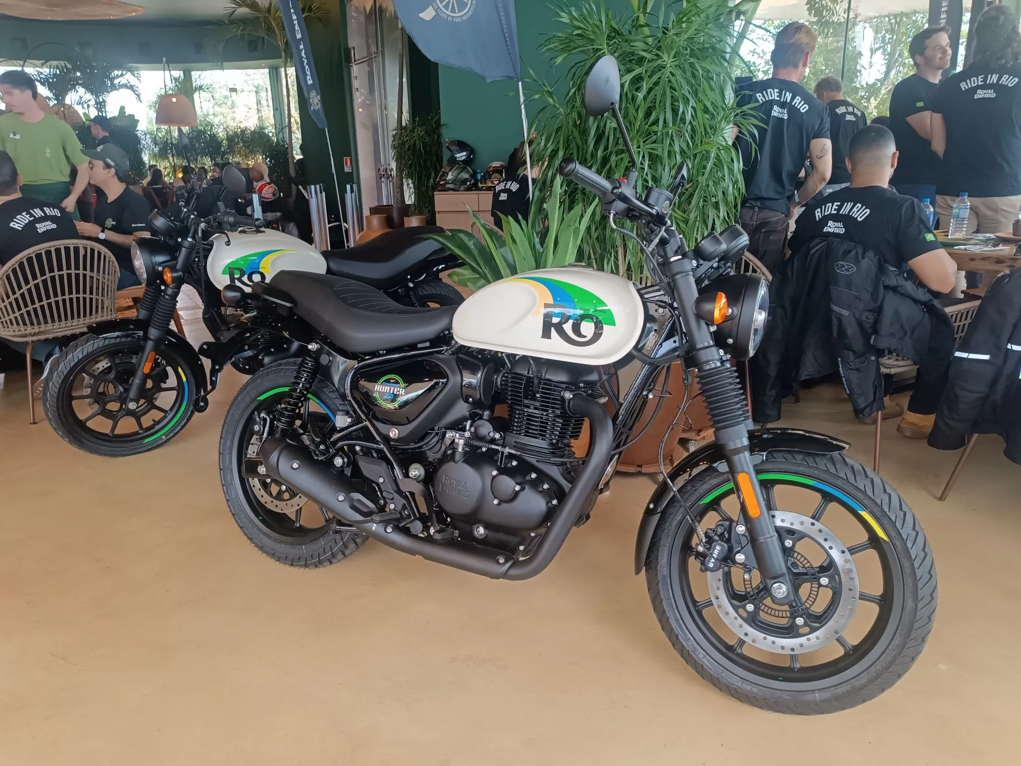 Royal Enfield Hunter 350 Brazil White (1)