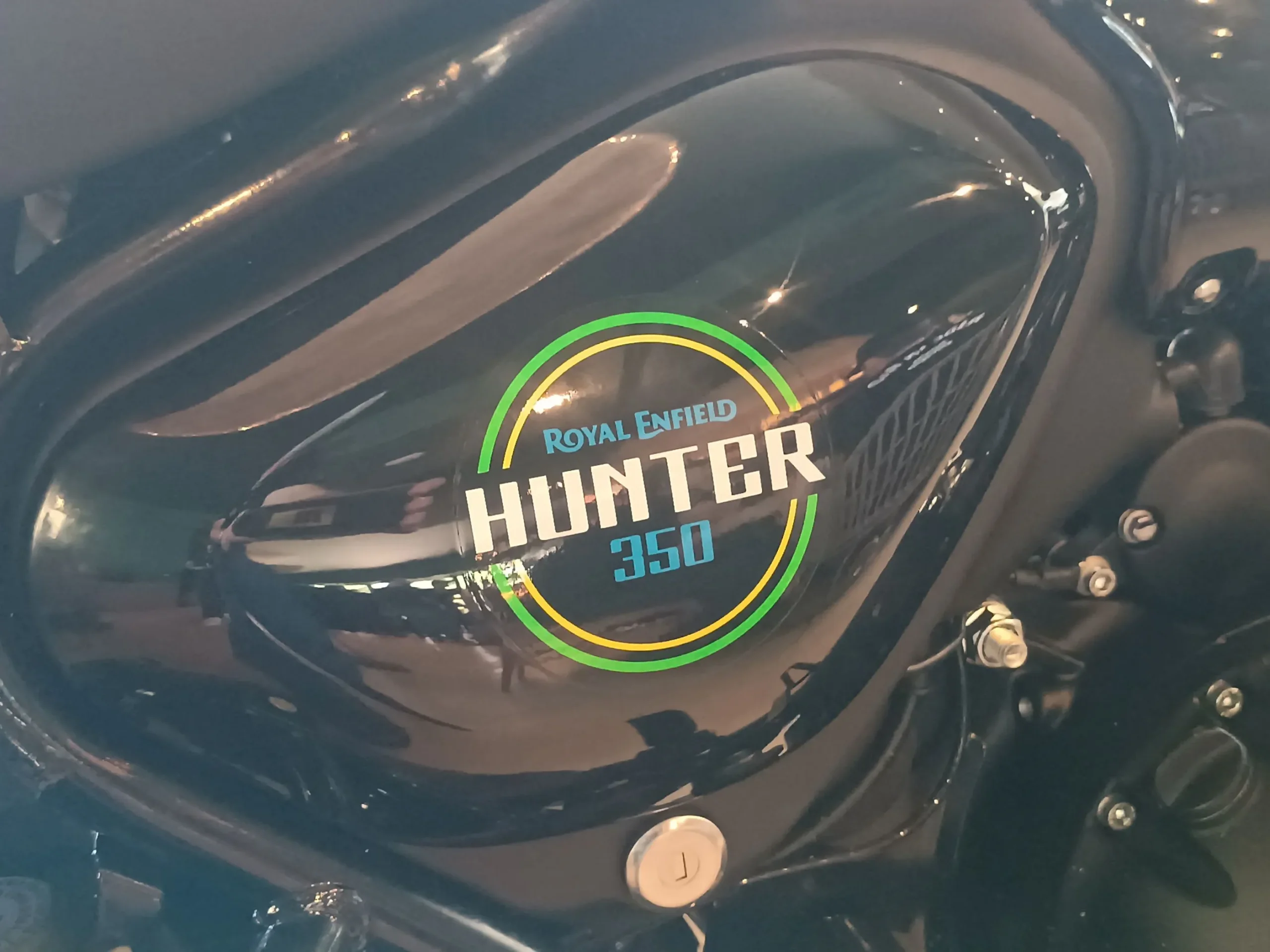 Royal Enfield Hunter 350 Brazil White (4)