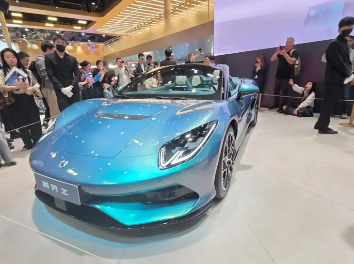 Denza mostra conversível de 1000 cv em Pequim