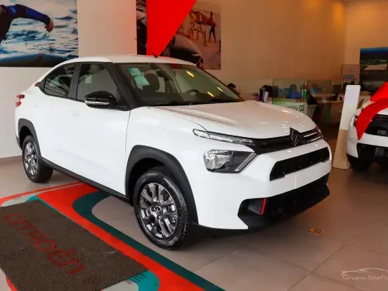 Citroën Basalt em destaque na concessionária com preço até 100 mil reais, destaque para seu visual moderno e economia de combustível.