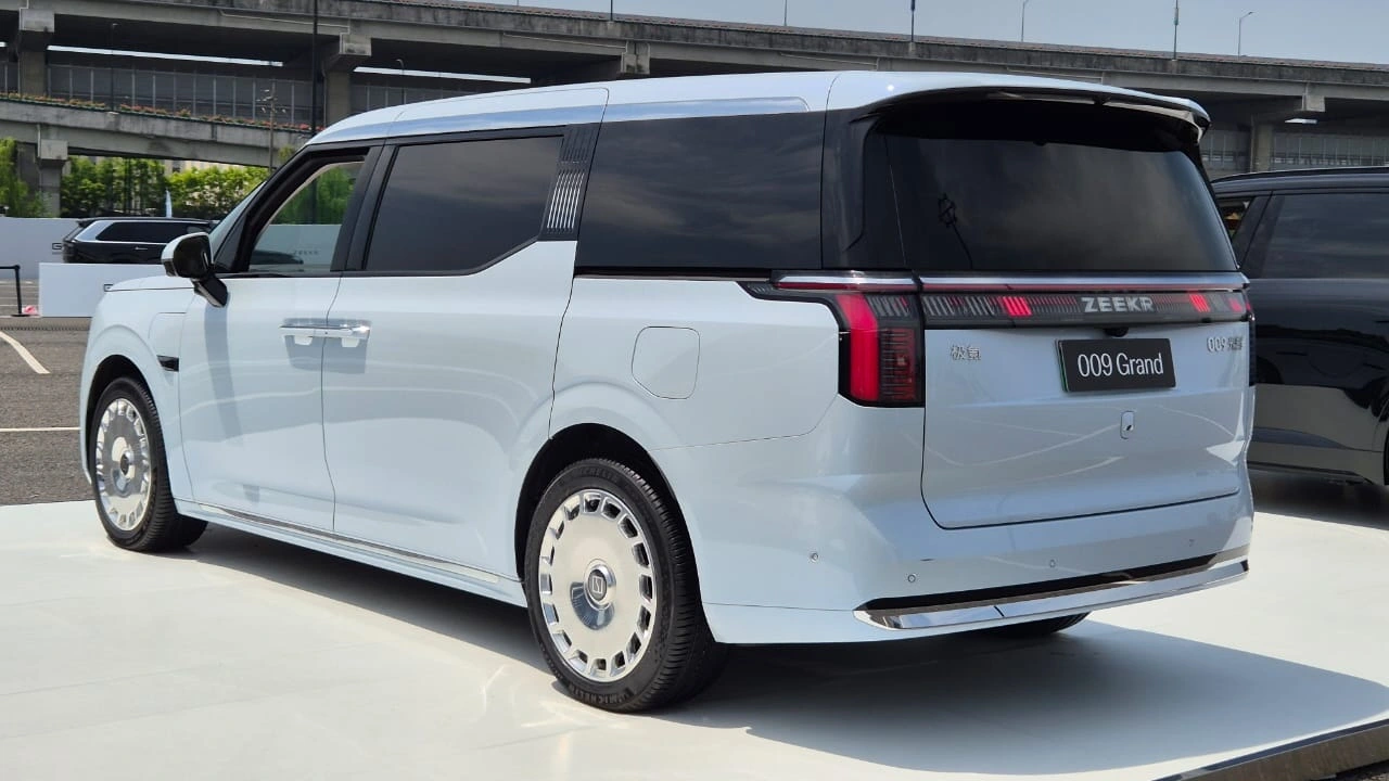 Zeekr 009 Grand (7)