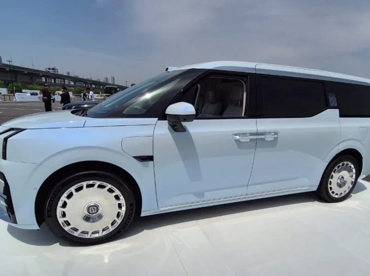 Zeekr 009 Grand é o luxo em estado absurdo