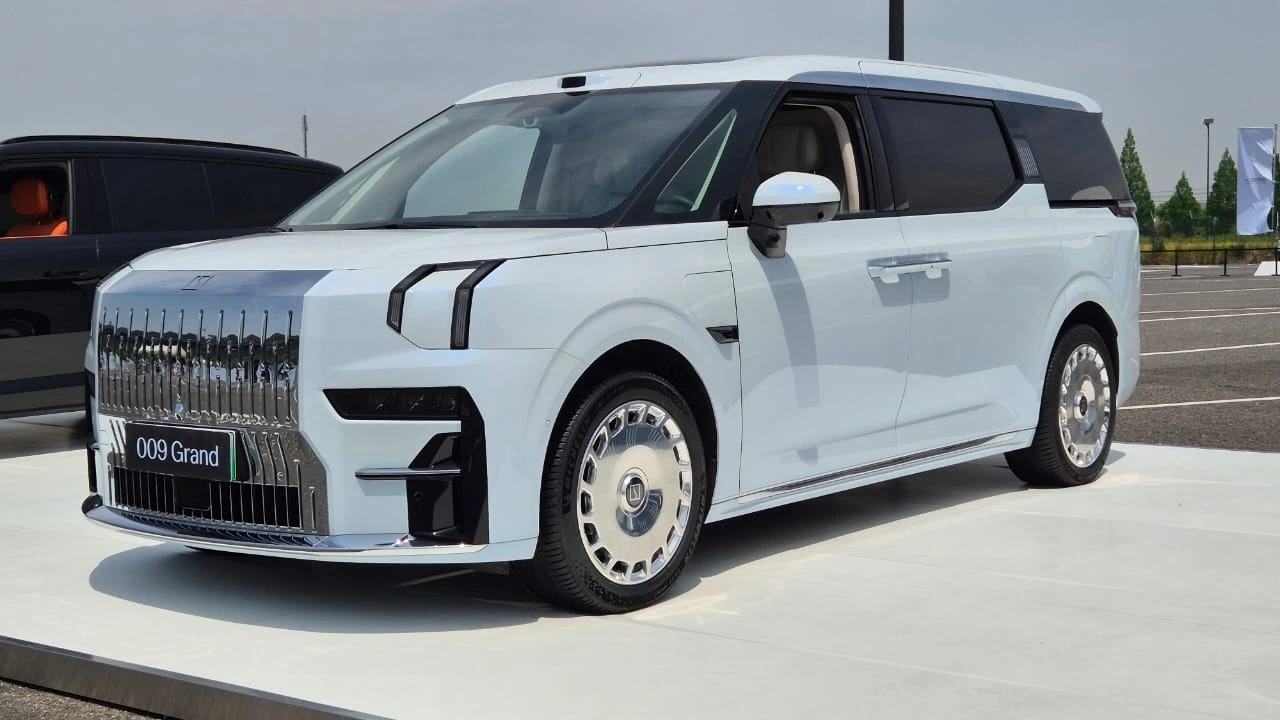 Zeekr 009 Grand (1)