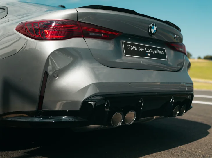 Novo BMW M4 chega ao Brasil e passa de R$ 1 milhão
