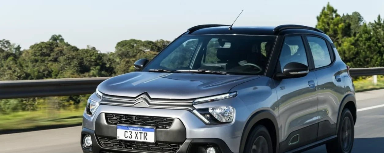 Citroen C3 Xtr Cinza Frente 3x4 Movimento Estrada 2