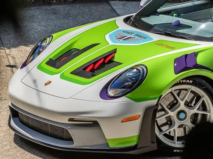 Toy Story 5: personagens viram Porsche 911