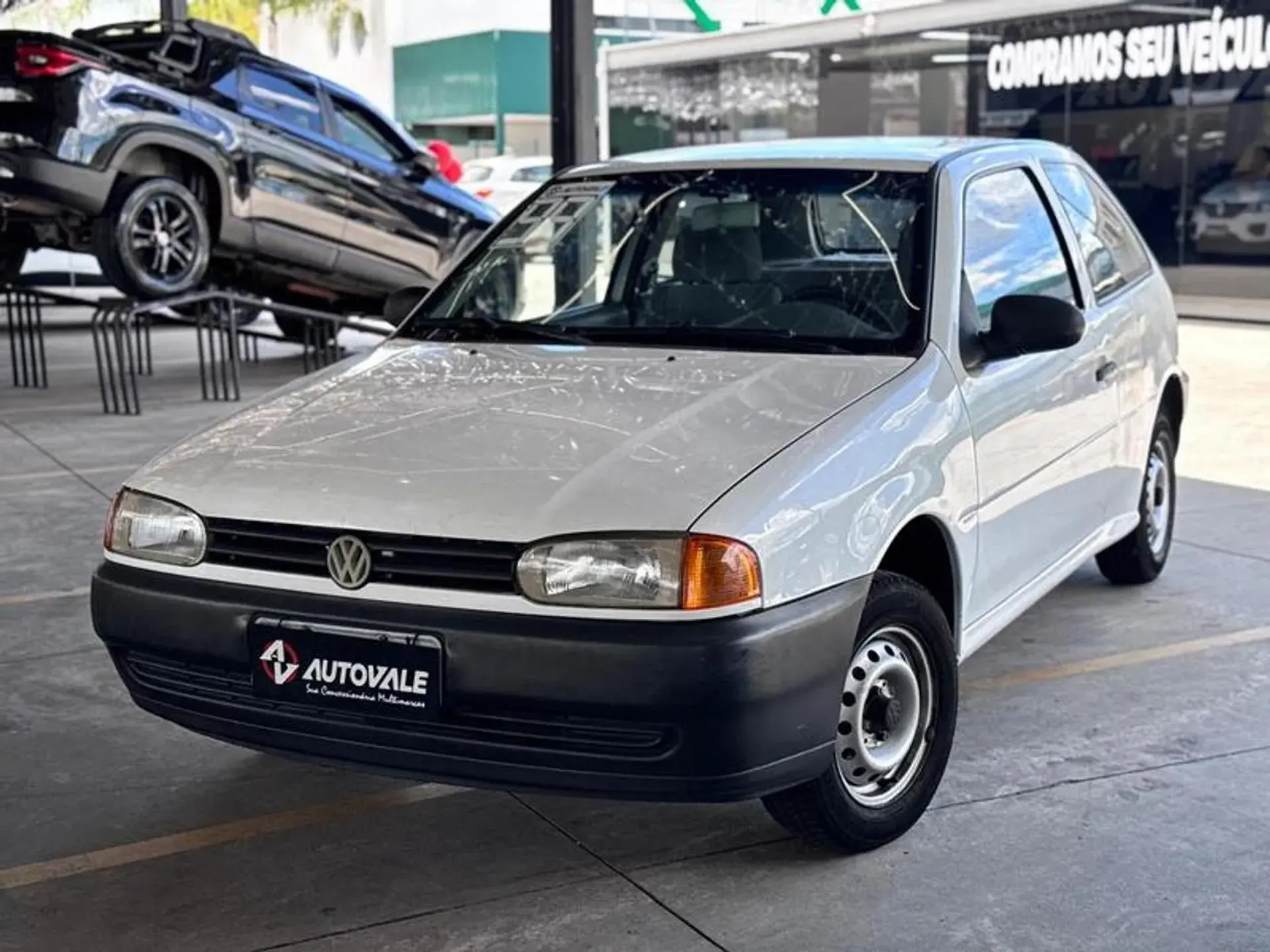Volkswagen Gol Carro Usado Tanque De Guerra