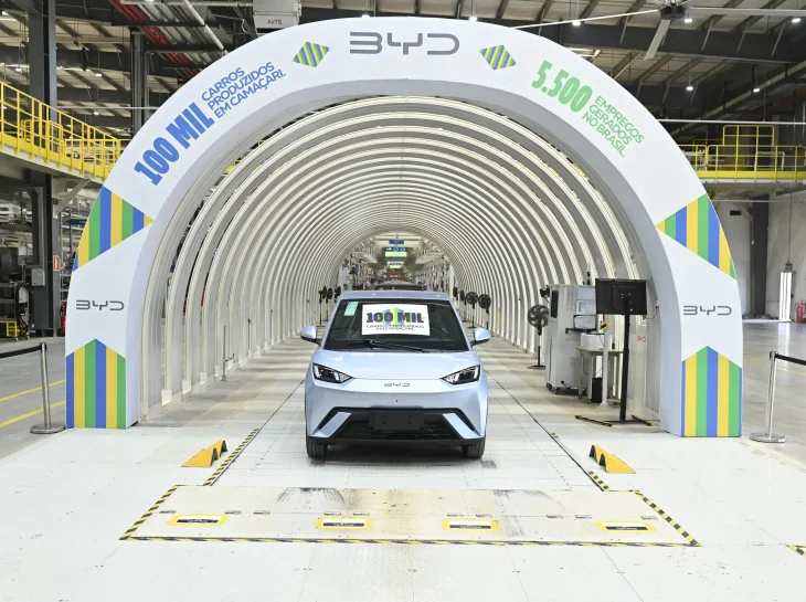 BYD atinge 100 mil carros produzidos no Brasil