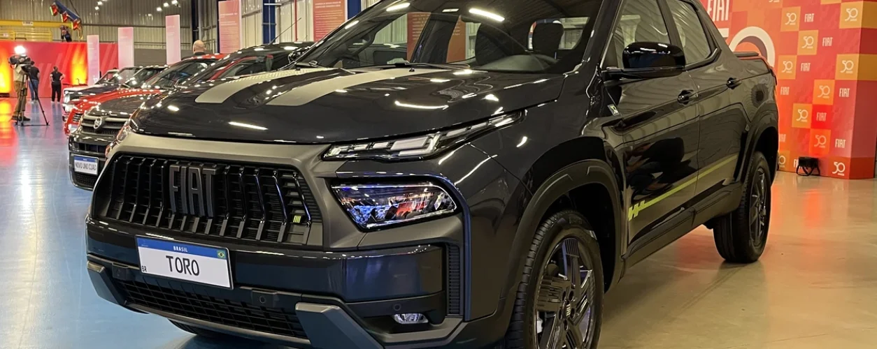 Fiat Toro e Fastback ganham edições especiais de 50 anos