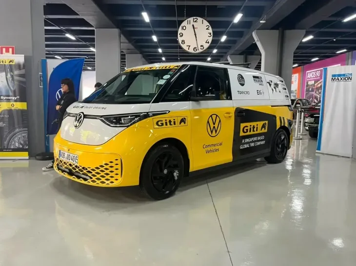 Kombi elétrica dá volta ao mundo e faz história